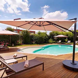 https://holiday-inn-express-toulouse-airport.midi-pyreneeshotels.com